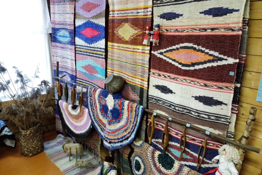 Создать домашний коврик в технике «ляпочиха» предлагает Белозерский областной краеведческий музей